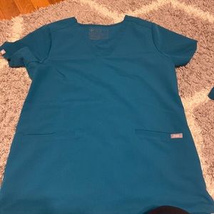 Figs Casma Three Pocket Scrub Top. Caribbean blue. Size SMALL.